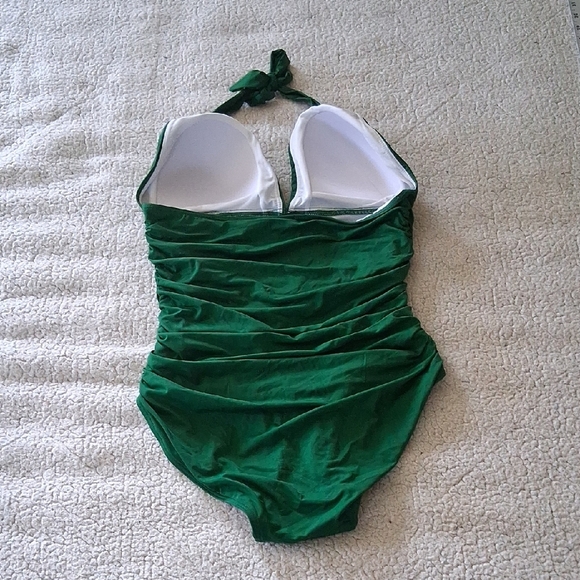 Elegant Green One-Piece Swimsuit - Picture 4 of 4